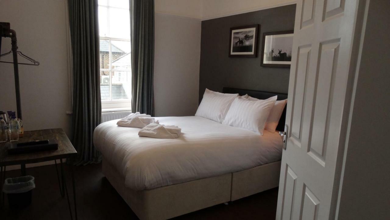 The Mortimer Arms (Adults Only) 拉姆西 外观 照片